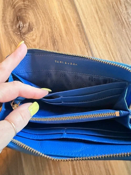 Tory Burch Britten Blue Pebbled Leather Zip Around Continental Wallet - Picture 7 of 8